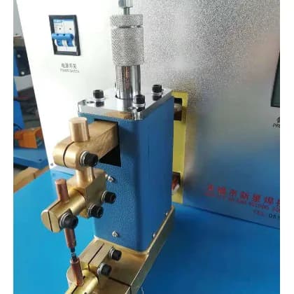 Detailed view of Xinxing SDN4 precision copper strip resistance spot welding machine
