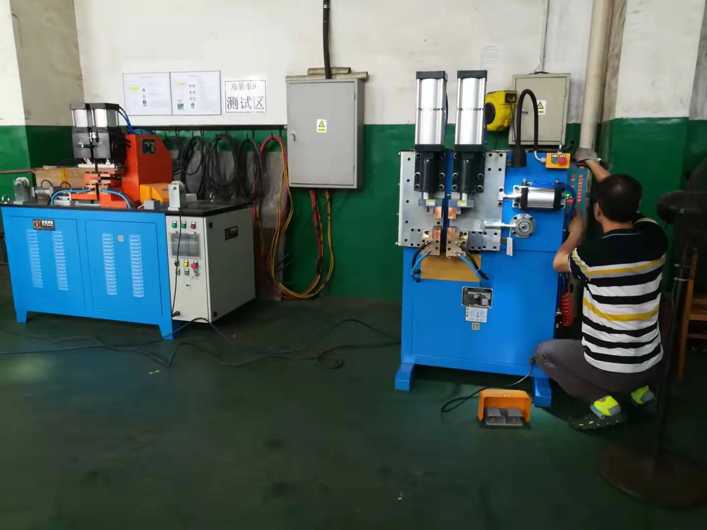 Flash butt welding of low carbon steel and medium carbon steel