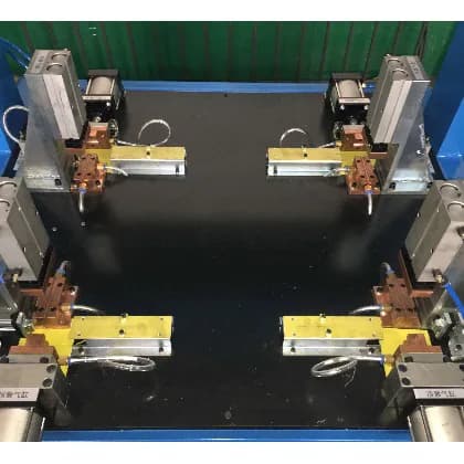 Steel mesh shelf frame four-corner automatic welding machine head diagram