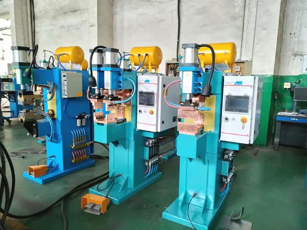 What is the difference between stainless steel spot welding machine and projection welding machine?