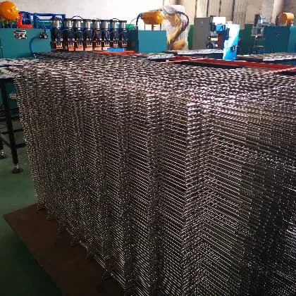 Stainless steel medicine bottle cage car resistance automatic welding machine production site