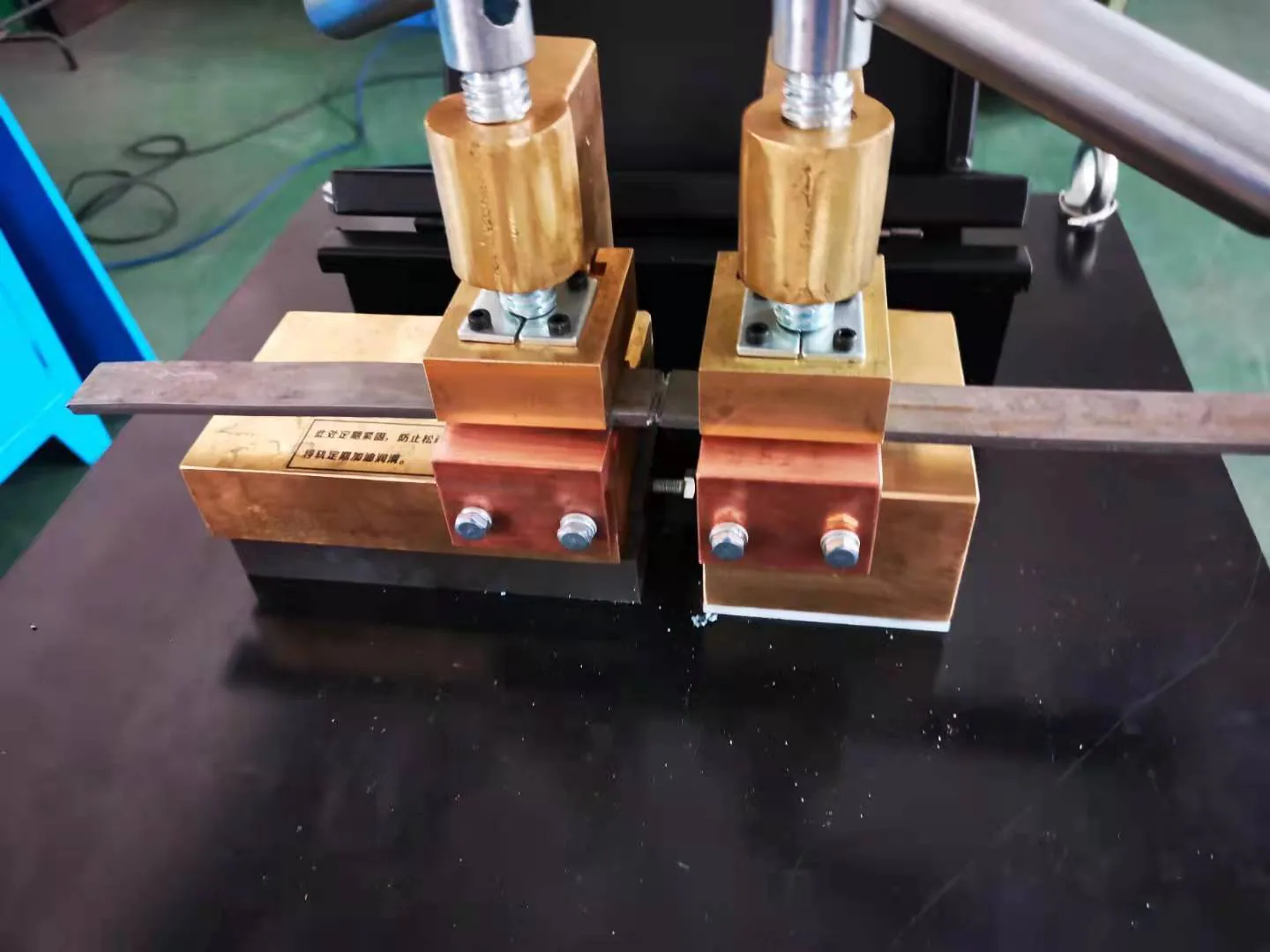What is the resistance value if the surface of the workpiece is not cleaned during resistance welding?