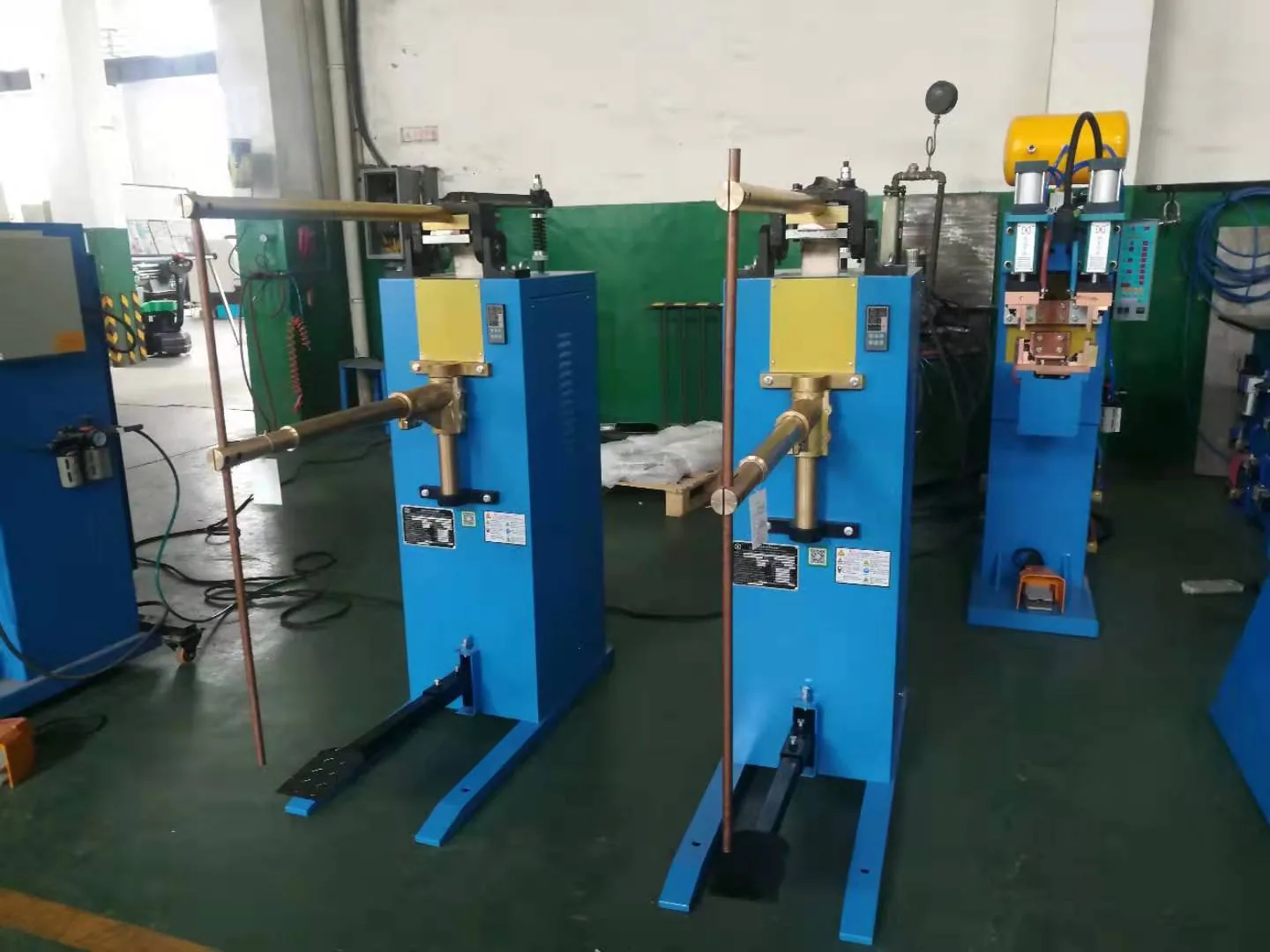 Spot welding of hardware drawers