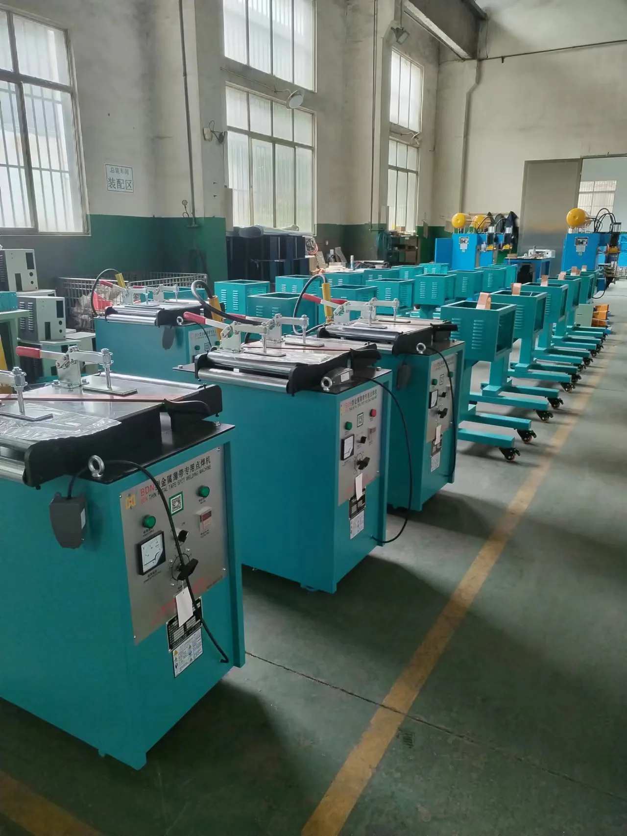 Spot welding machine picture 2